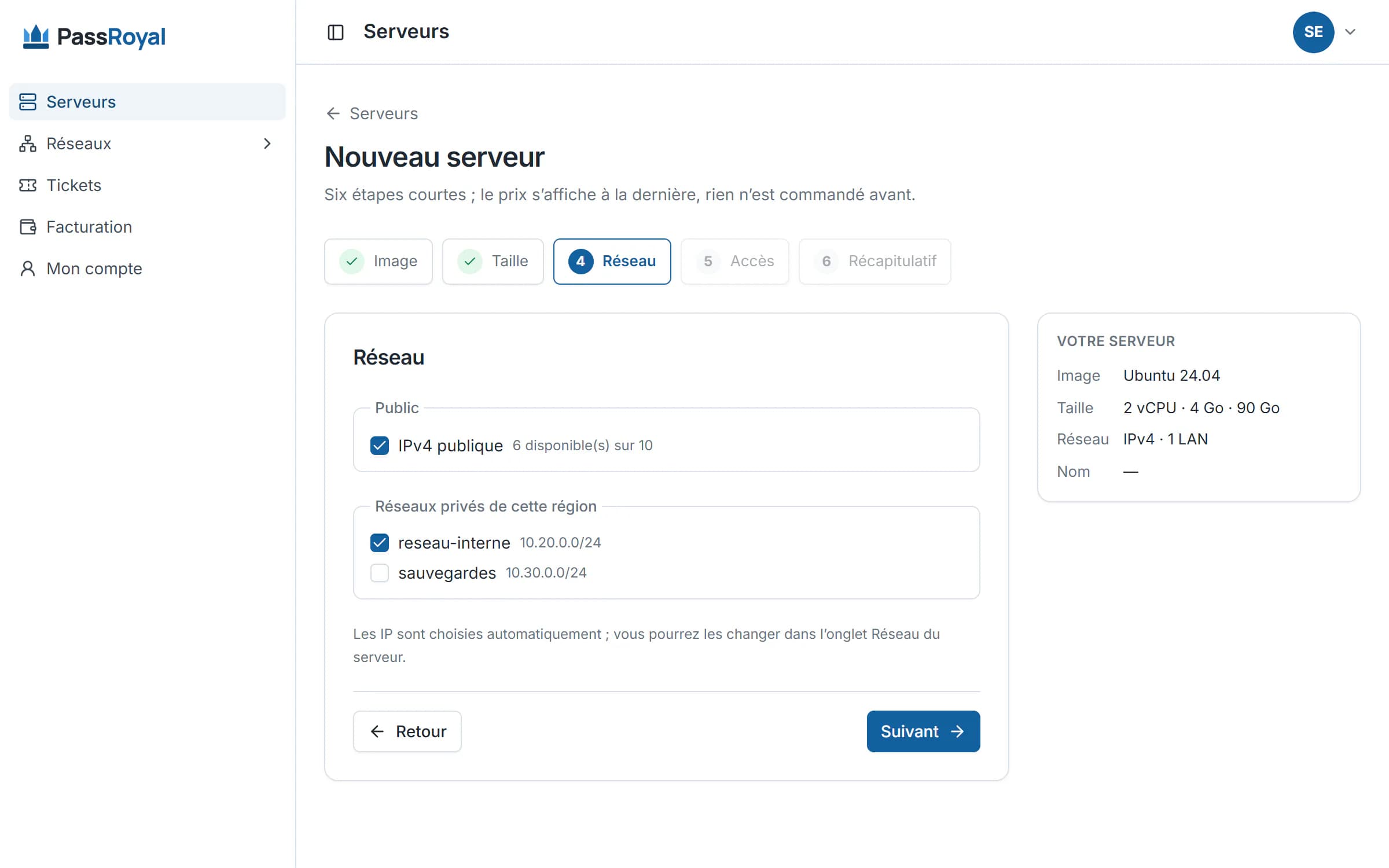L’étape Réseau du formulaire de commande : l’adresse IPv4 publique, et les réseaux privés auxquels relier le serveur.